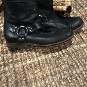 Frye Phillip Harness Short Ankle Boots Womens Size 7.5B Black Leather Zip Moto